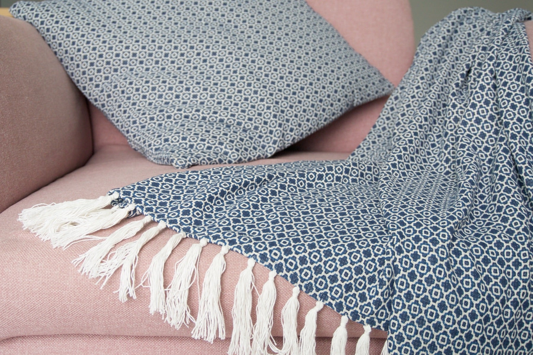 Woven Homeware Set (Pattern: 2 Cushion Covers + 1 Throw)